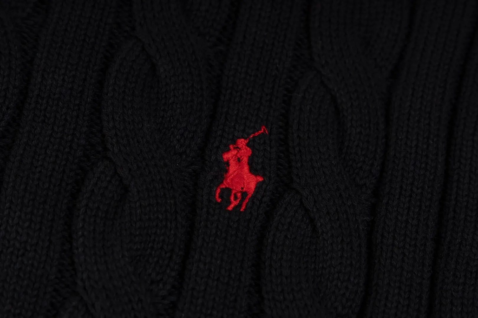 P220 #R91 RALPH LAUREN Ralph Lauren fourteen colors classic small label embroidery round neck pullover cable cardigan sweater men's top, high-density LOGO embroidery on the chest, original customization of tag accessories. Made of pure cotton yarn, pure cotton is skin-friendly and comfortable, small label war horse embroidered twist button round neck sweater 🐎 high quality, follow the blogger to learn how to wear it! Let’s buy a Ralph Lauren cable sweater. It’s a super hard-to-find series after it became popular. It’s hard to find one on the official website. It’s simple and practical to wear, with a lazy and loose feel. The thickened fabric has more texture, feels soft and delicate, and has a loose fit. Whether worn alone or layered, you can wear different styles of fashion with just one piece!   Size：XS S M L Sleeve length: 59/60/61/62/63